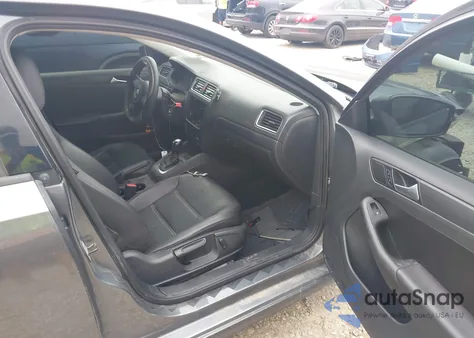 2014 Volkswagen Jetta 1.8T Se z USA, uszkodzony, nr VIN 3VWD07AJ5EM370069